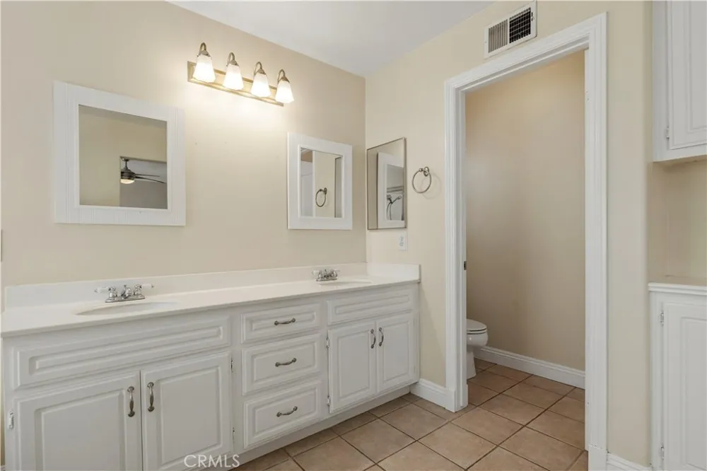 28469 Meadowlark Court Valencia, CA 91354