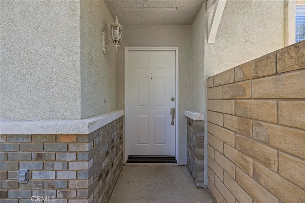 28469 Meadowlark Court Valencia, CA 91354