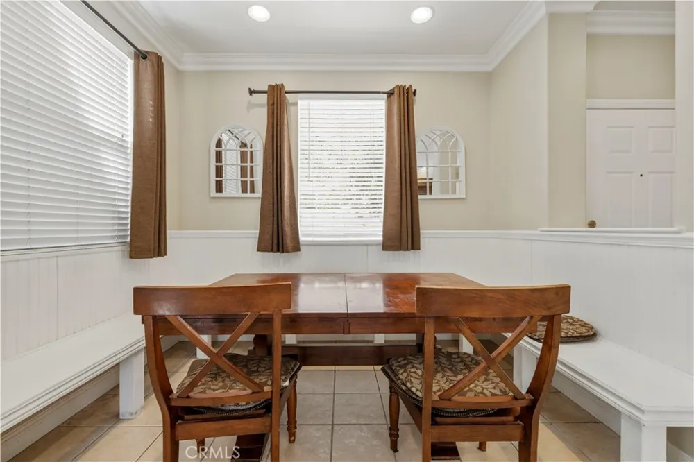 28469 Meadowlark Court Valencia, CA 91354