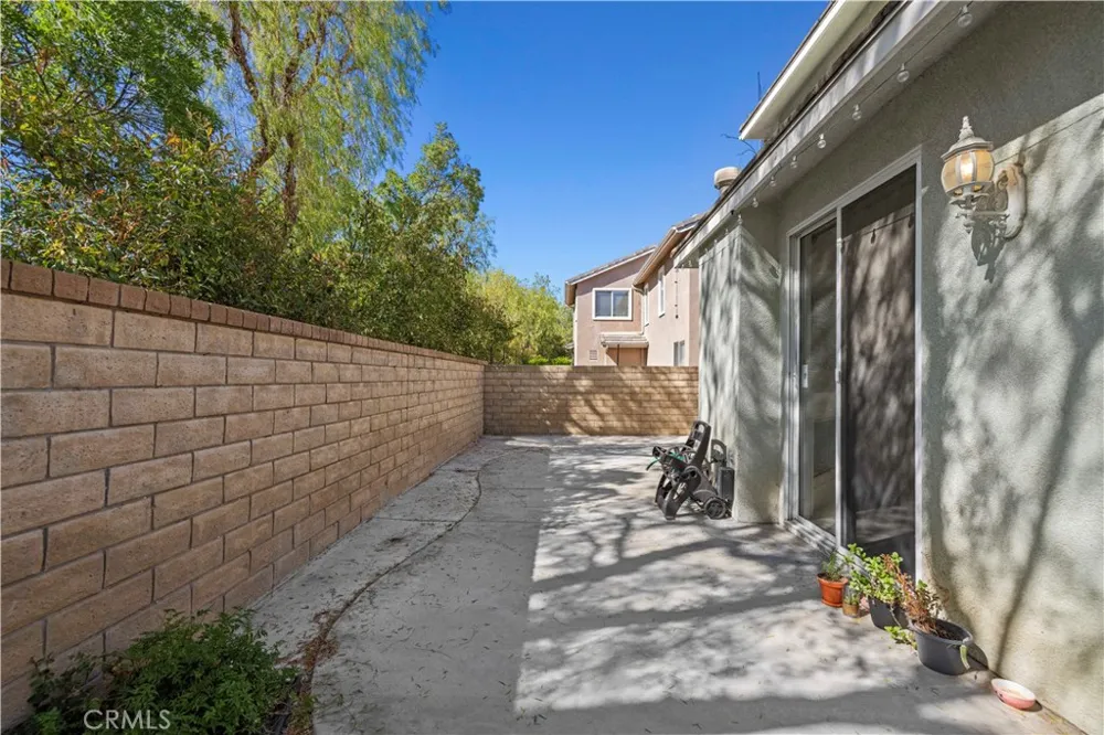 28469 Meadowlark Court Valencia, CA 91354