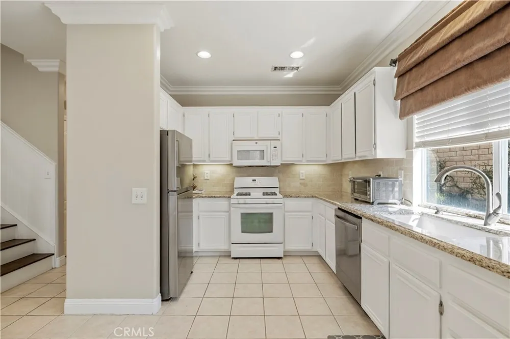 28469 Meadowlark Court Valencia, CA 91354