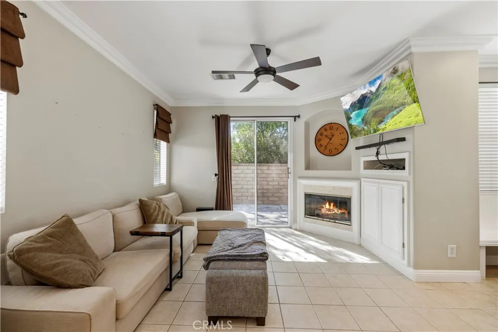 28469 Meadowlark Court Valencia, CA 91354