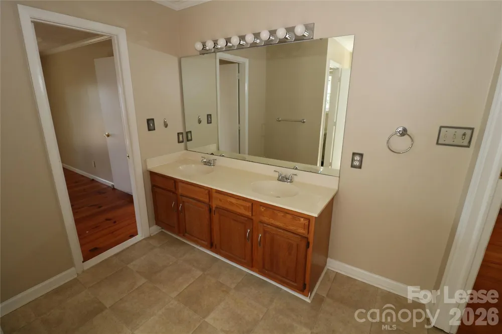 4589 Giles Avenue Sherrills Ford, NC 28673