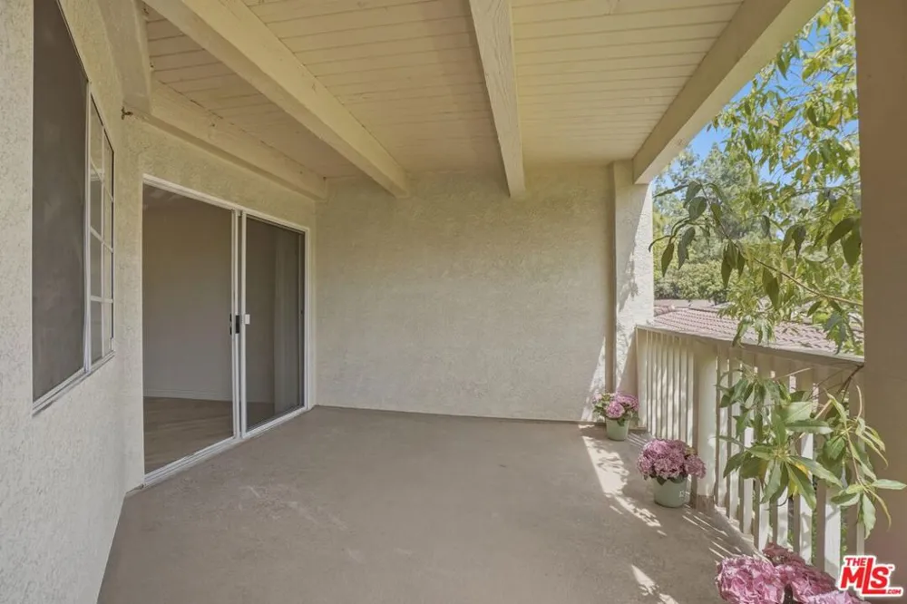 675 Oak Run Trail #TL301 Oak Park, CA 91377