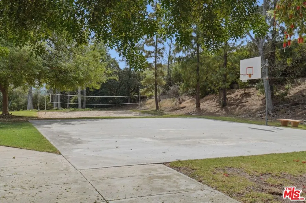 675 Oak Run Trail #TL301 Oak Park, CA 91377