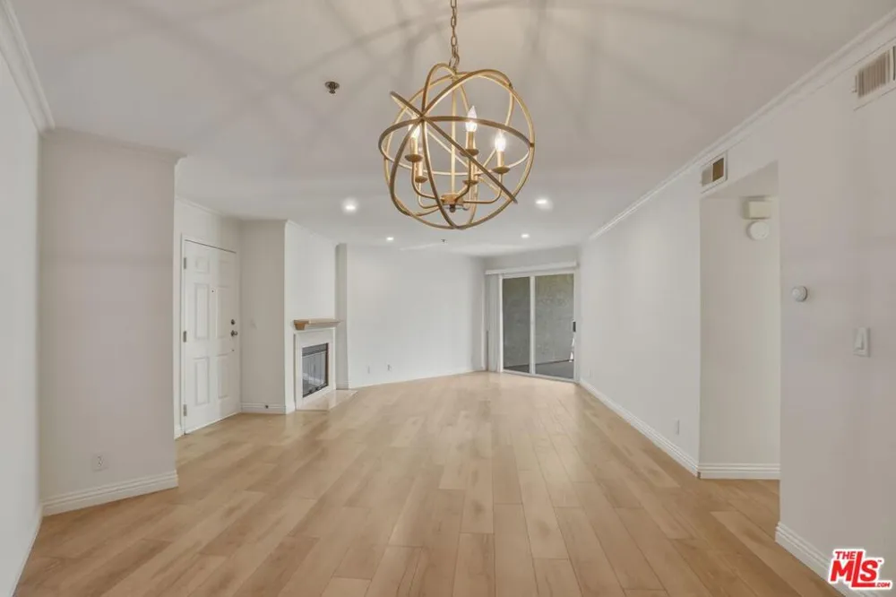 675 Oak Run Trail #TL301 Oak Park, CA 91377