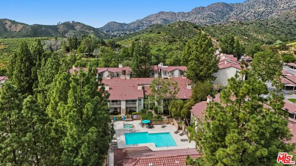 675 Oak Run Trail #TL301 Oak Park, CA 91377