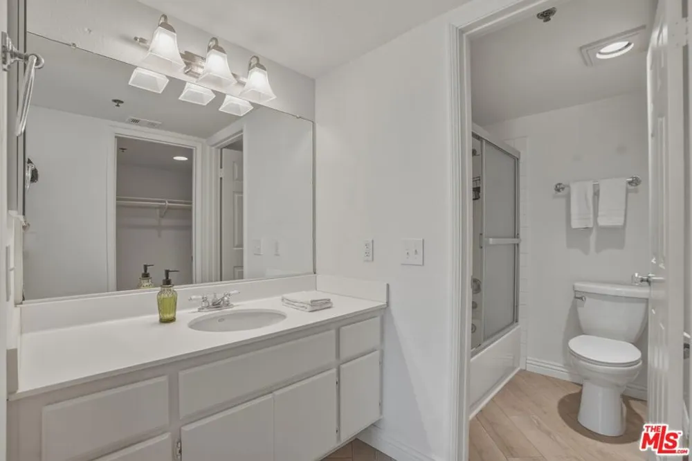 675 Oak Run Trail #TL301 Oak Park, CA 91377