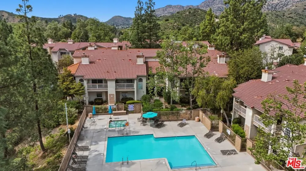 675 Oak Run Trail #TL301 Oak Park, CA 91377