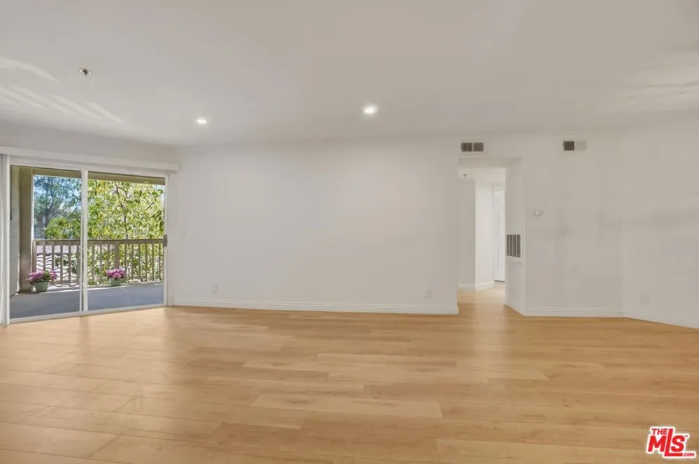 675 Oak Run Trail #TL301 Oak Park, CA 91377