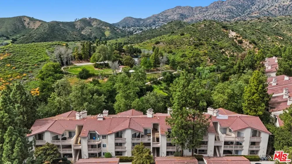 675 Oak Run Trail #TL301 Oak Park, CA 91377