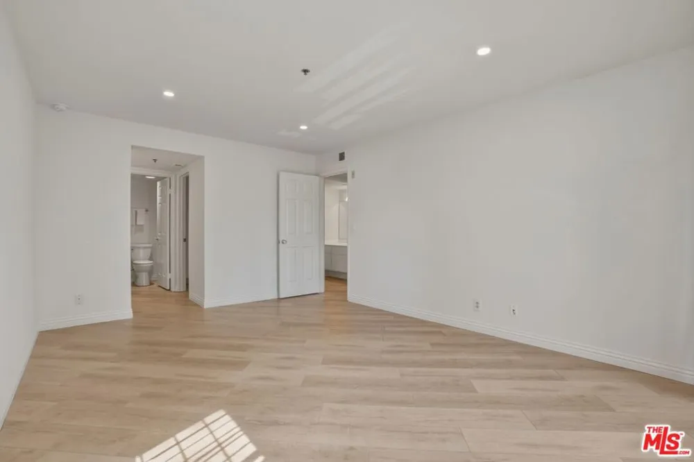 675 Oak Run Trail #TL301 Oak Park, CA 91377