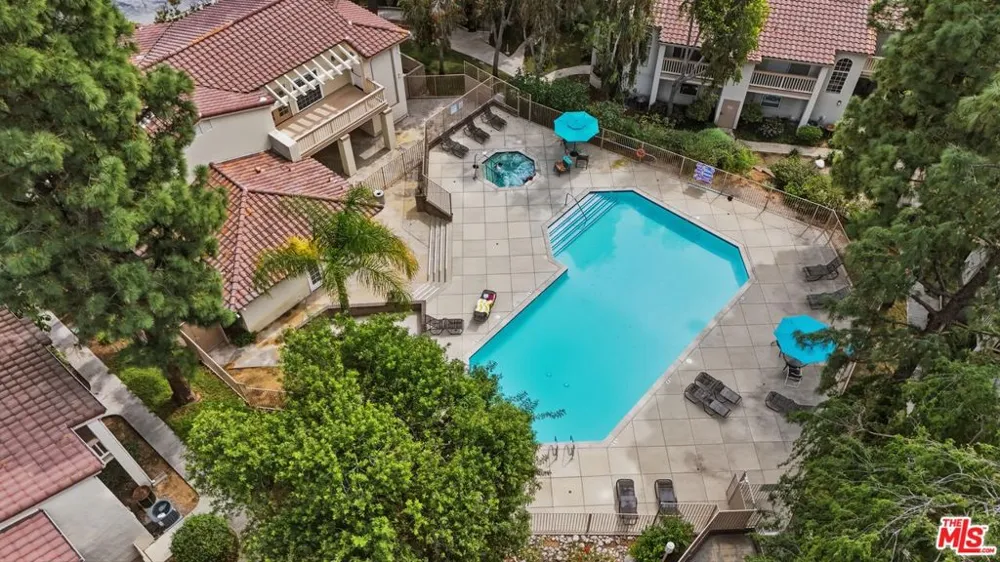 675 Oak Run Trail #TL301 Oak Park, CA 91377