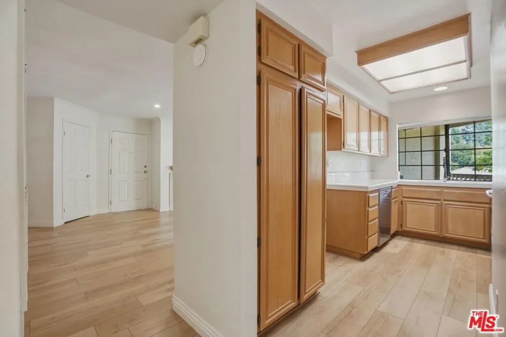 675 Oak Run Trail #TL301 Oak Park, CA 91377