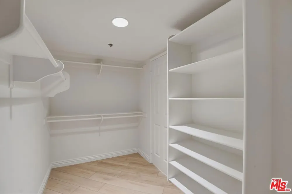 675 Oak Run Trail #TL301 Oak Park, CA 91377