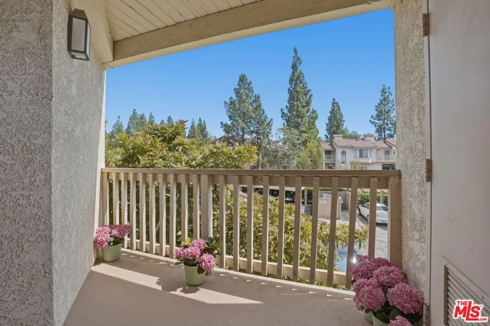 675 Oak Run Trail #TL301 Oak Park, CA 91377