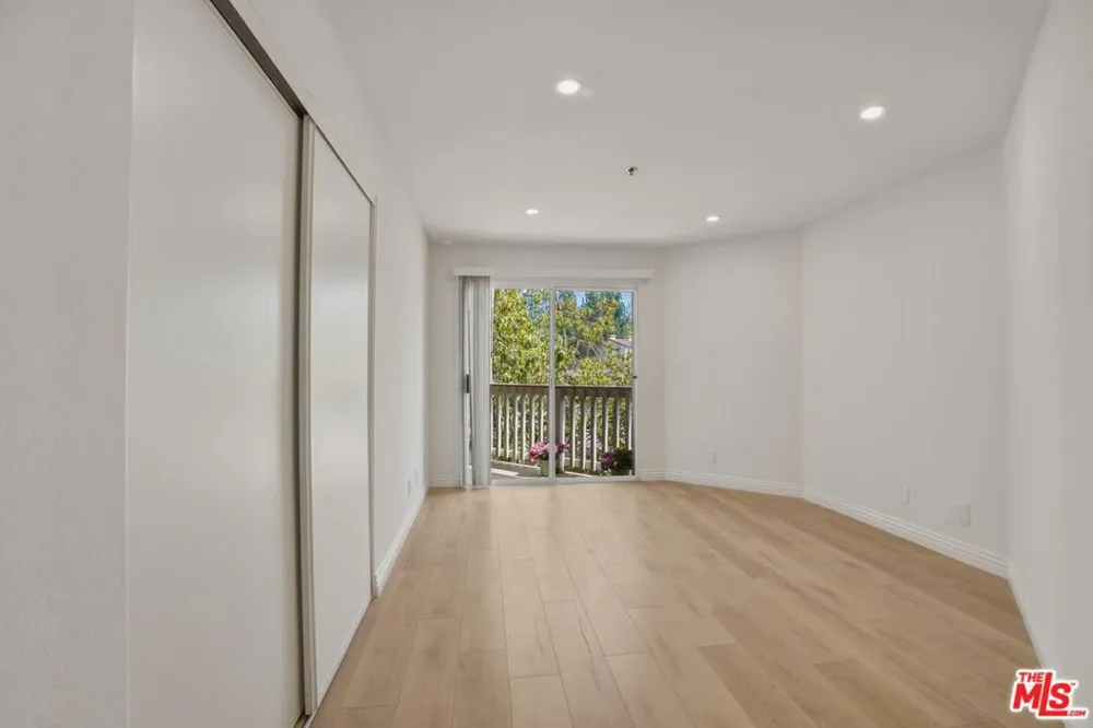 675 Oak Run Trail #TL301 Oak Park, CA 91377