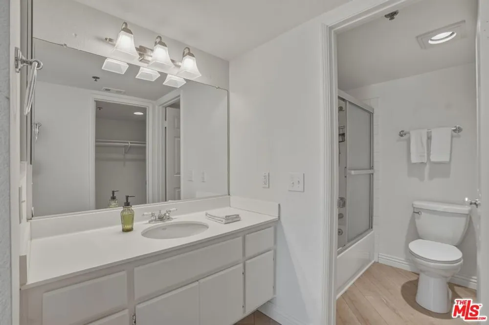675 Oak Run Trail #TL301 Oak Park, CA 91377