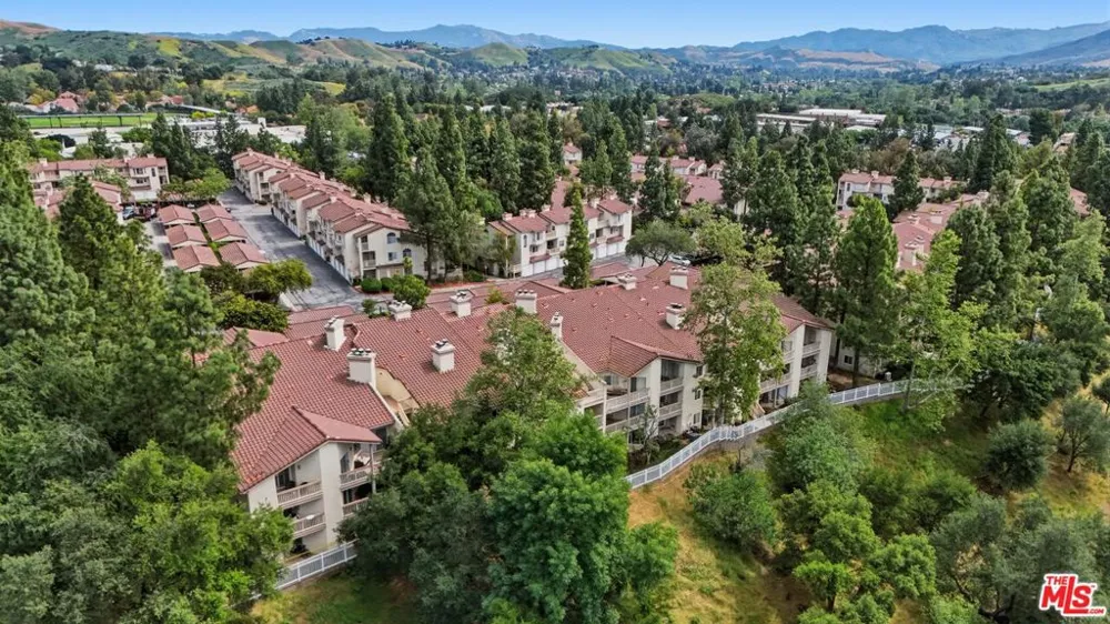 675 Oak Run Trail #TL301 Oak Park, CA 91377