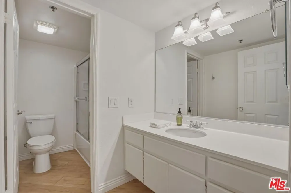 675 Oak Run Trail #TL301 Oak Park, CA 91377