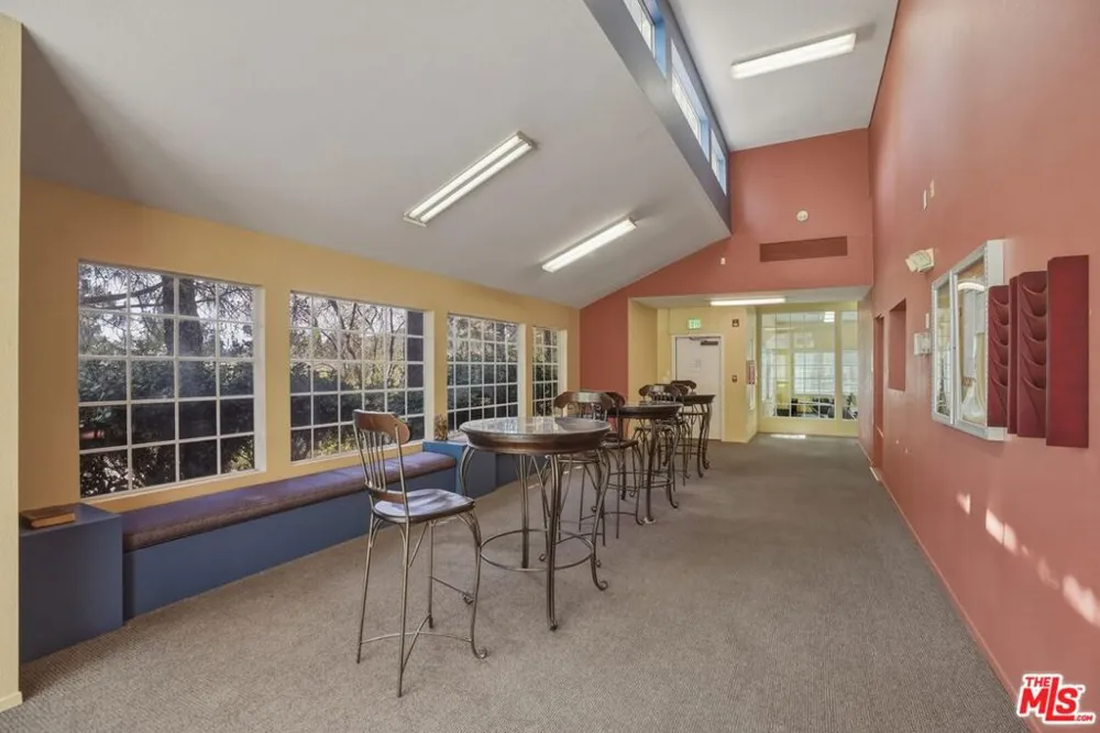 675 Oak Run Trail #TL301 Oak Park, CA 91377