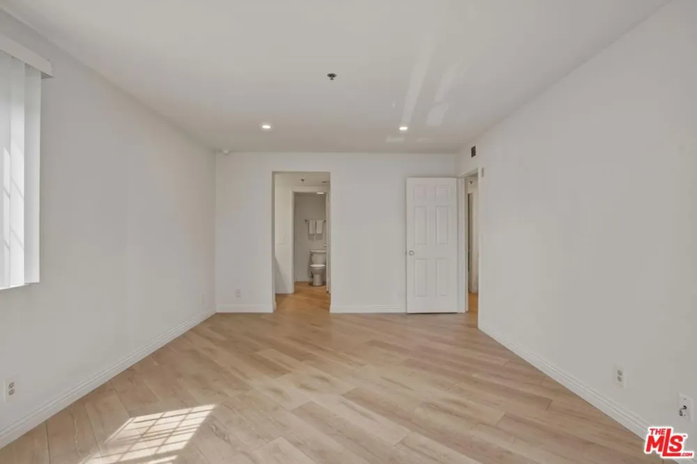 675 Oak Run Trail #TL301 Oak Park, CA 91377