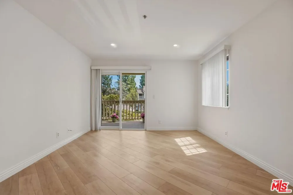 675 Oak Run Trail #TL301 Oak Park, CA 91377