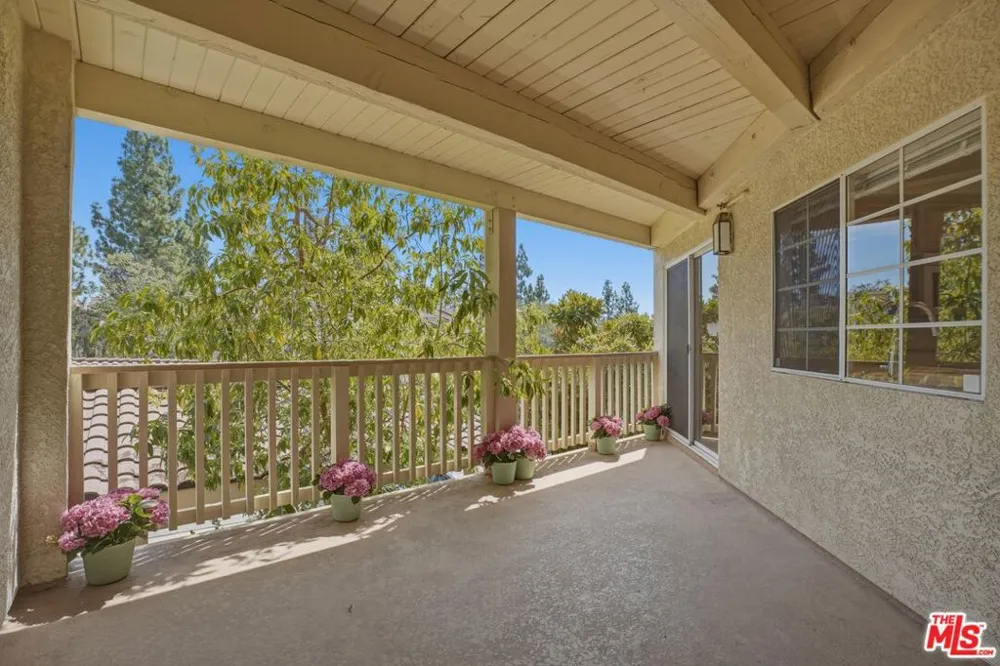 675 Oak Run Trail #TL301 Oak Park, CA 91377
