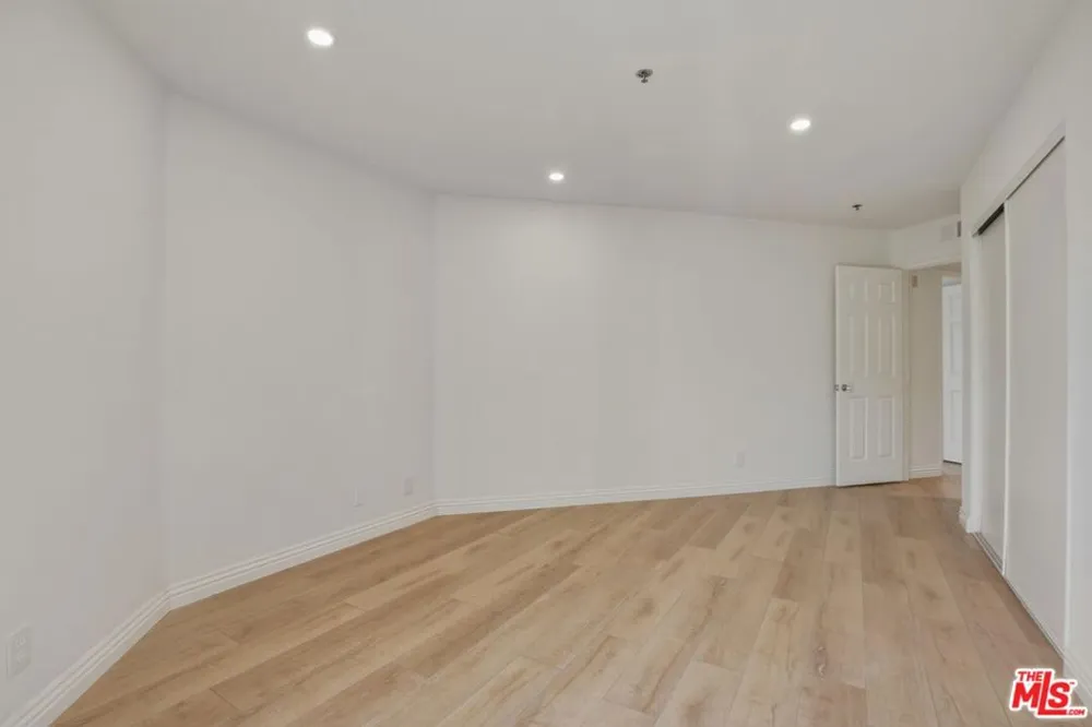 675 Oak Run Trail #TL301 Oak Park, CA 91377