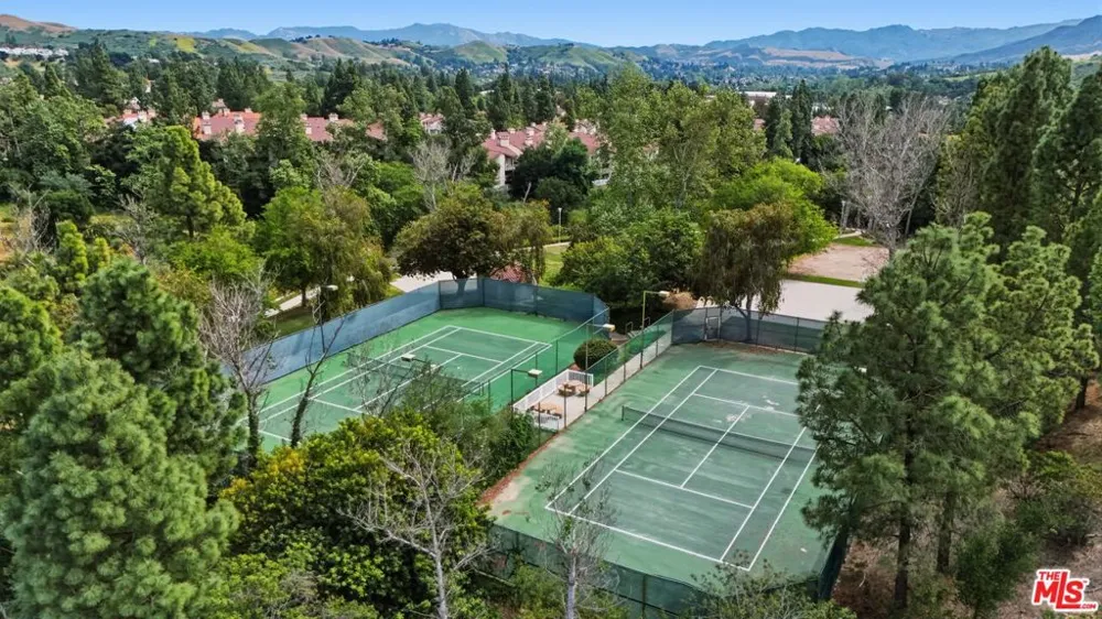 675 Oak Run Trail #TL301 Oak Park, CA 91377