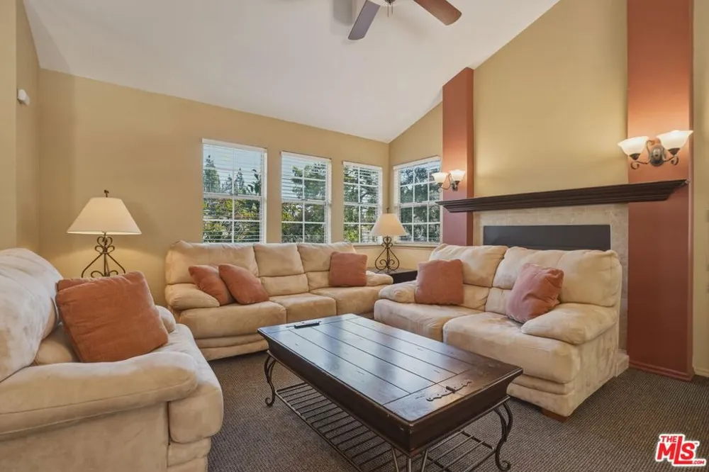 675 Oak Run Trail #TL301 Oak Park, CA 91377