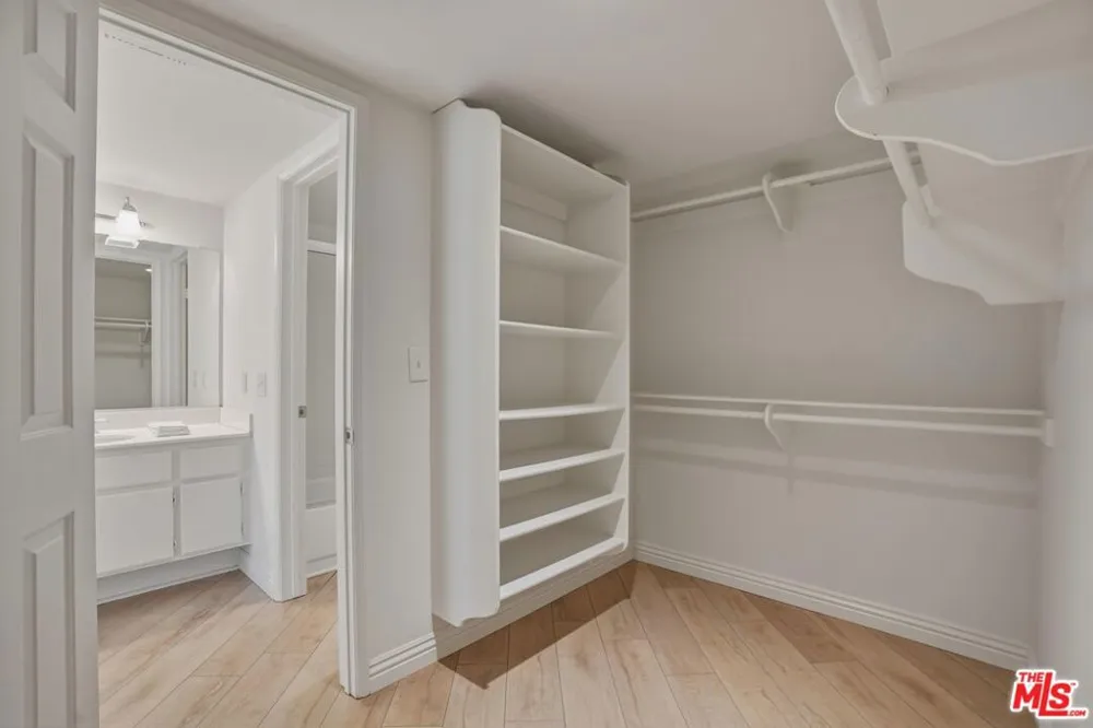 675 Oak Run Trail #TL301 Oak Park, CA 91377
