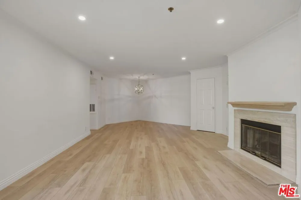 675 Oak Run Trail #TL301 Oak Park, CA 91377
