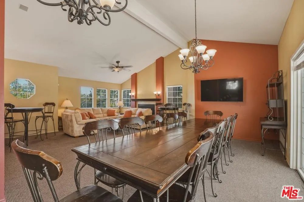 675 Oak Run Trail #TL301 Oak Park, CA 91377