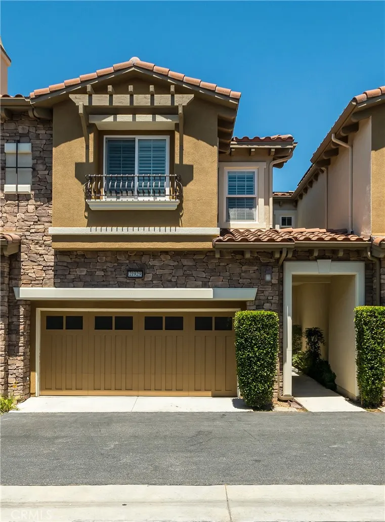21929 Cortina Chatsworth, CA 91311
