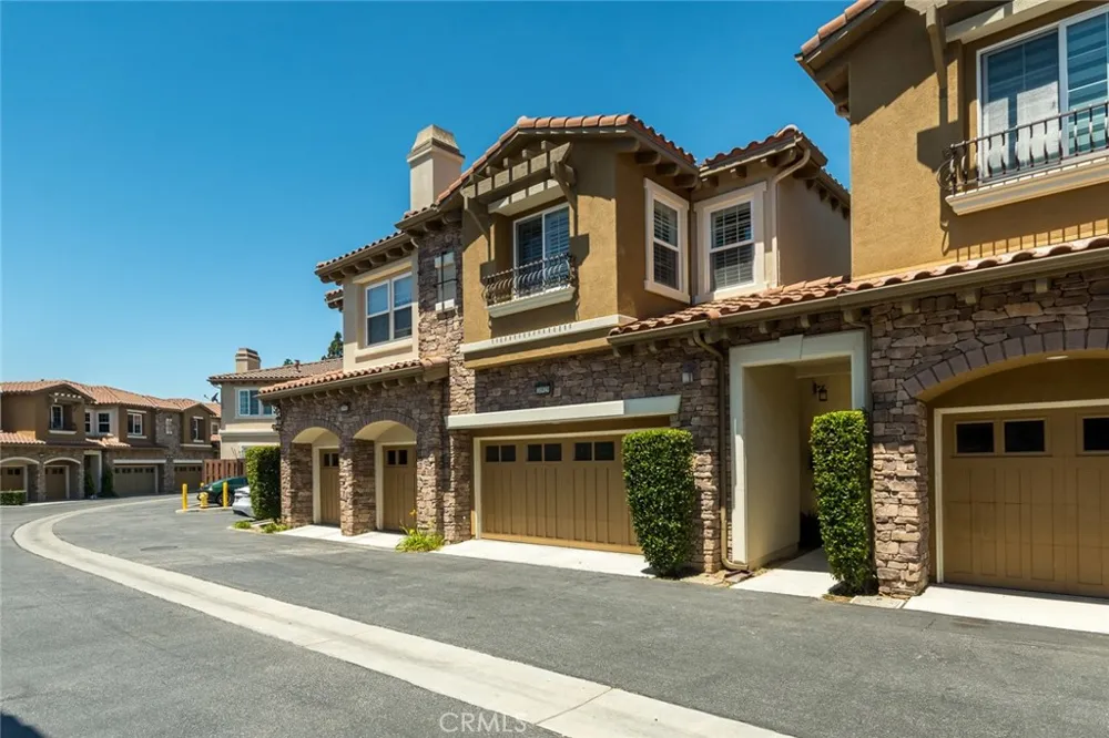 21929 Cortina Chatsworth, CA 91311