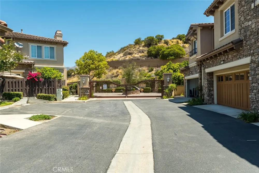 21929 Cortina Chatsworth, CA 91311