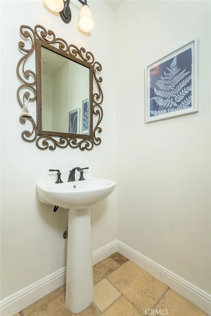 21929 Cortina Chatsworth, CA 91311