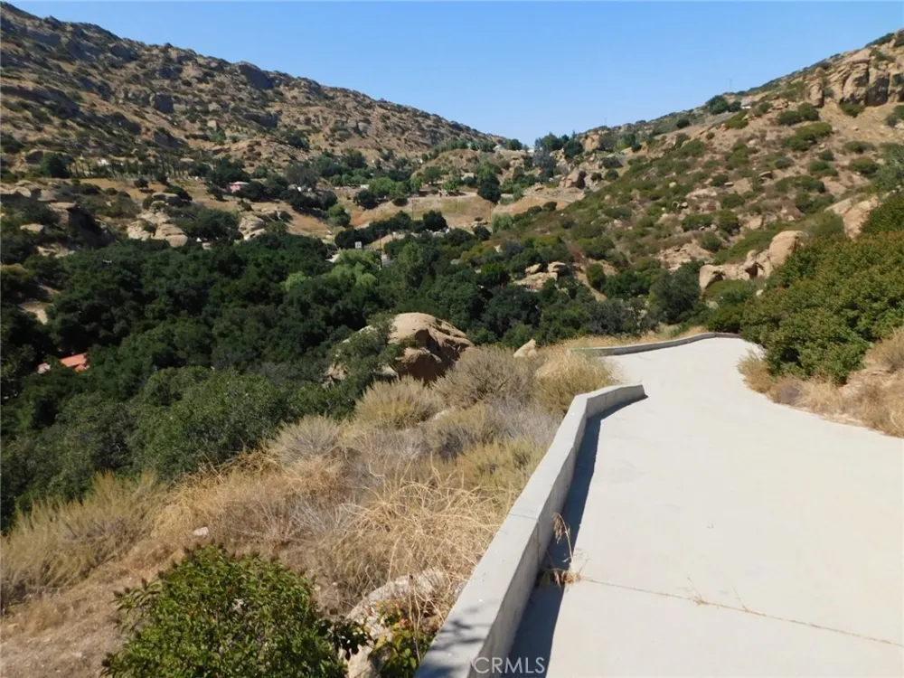 475 BOX CANYON ROAD West Hills, CA 91304