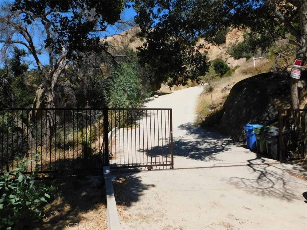475 BOX CANYON ROAD West Hills, CA 91304