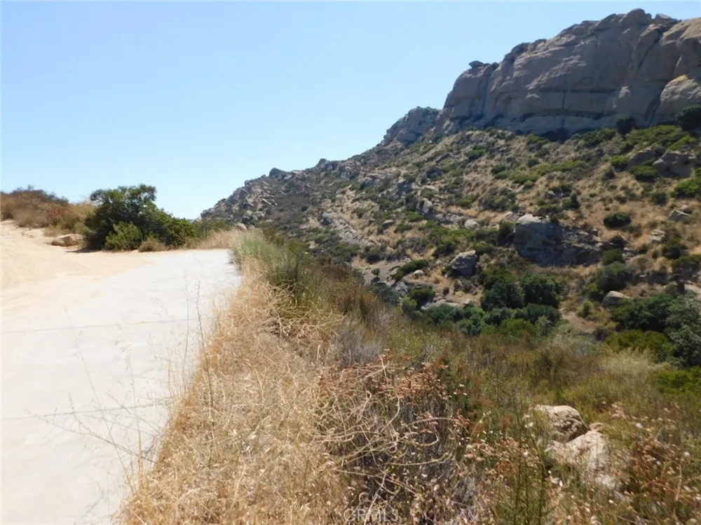 475 BOX CANYON ROAD West Hills, CA 91304