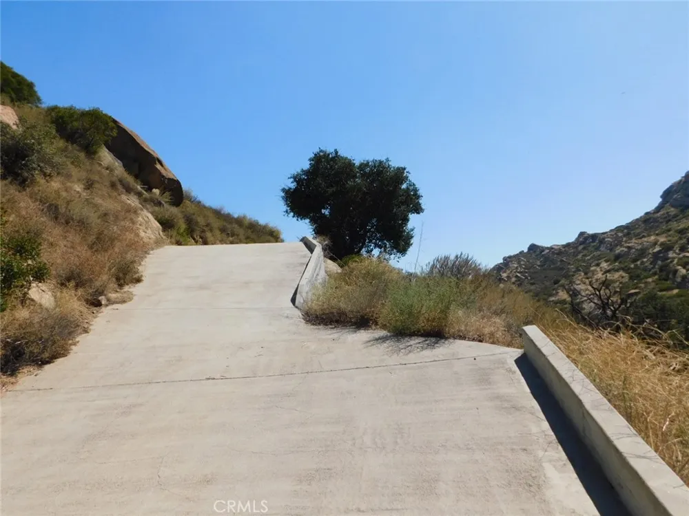 475 BOX CANYON ROAD West Hills, CA 91304