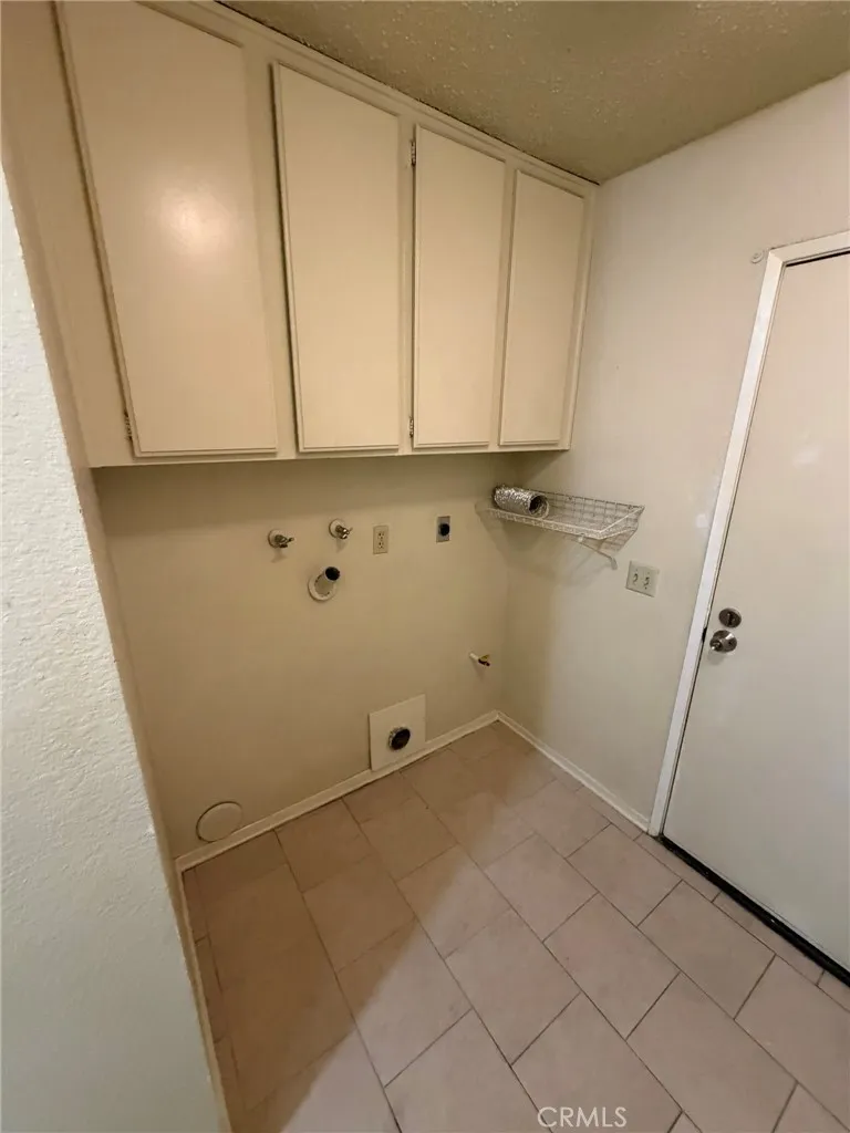 5050 Canyon Crest Riverside, CA 92507