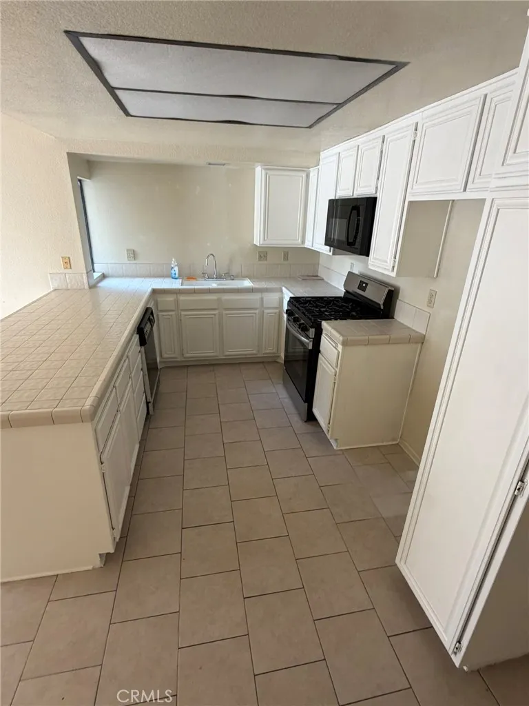 5050 Canyon Crest Riverside, CA 92507