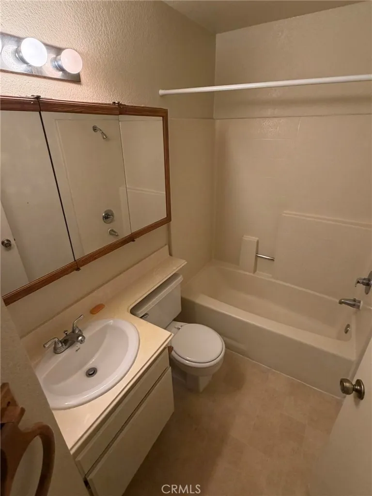 5050 Canyon Crest Riverside, CA 92507