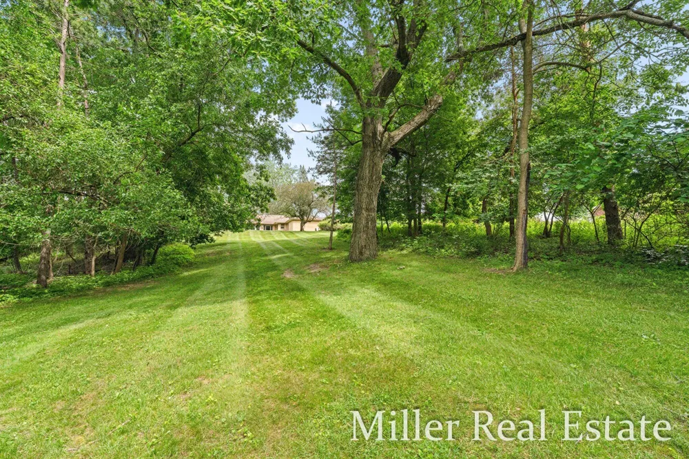 1140 David Drive Hastings, MI 49058