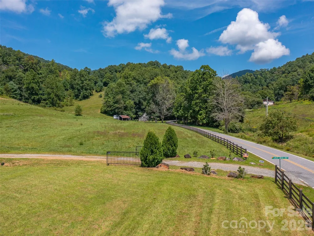 000 Locust Rough Mountain Road #5 Burnsville, NC 28714