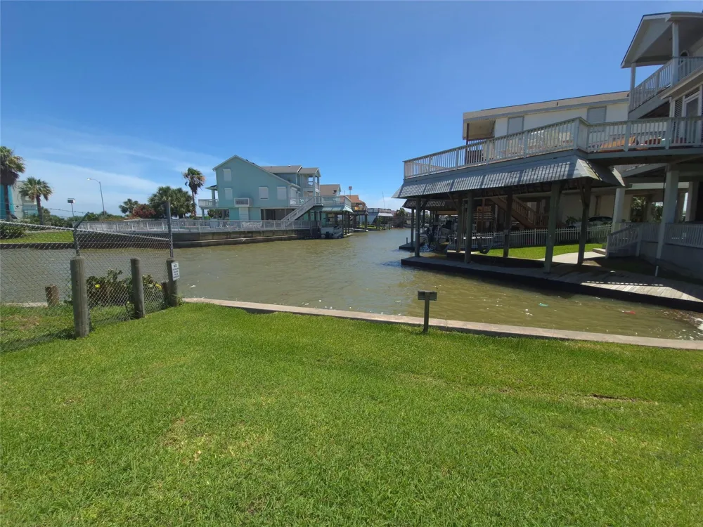 2 Kona Or Ih45 Tiki Island, TX 77554