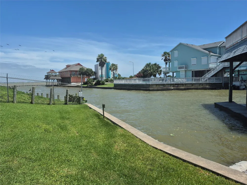 2 Kona Or Ih45 Tiki Island, TX 77554