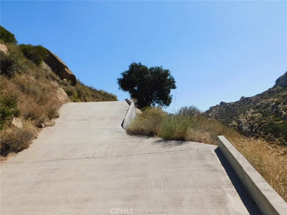 476 Box Canyon Road West Hills, CA 91304
